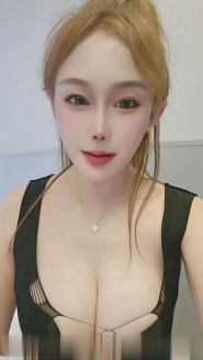 肤白貌美大胸妹