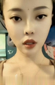 身材不错的小姐姐
