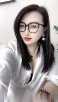 瑶海眼镜骚气少妇
