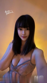 魅力女孩小妮妮