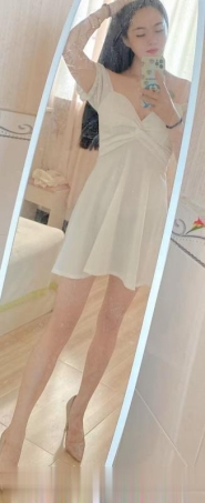 钟楼长腿美女