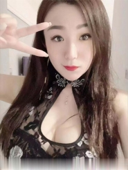 肤白丰满骚小美