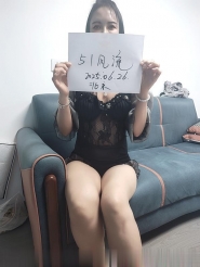 气质黑丝腿精妹子