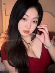 可舌吻肉感妹子