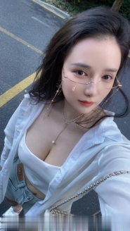 眼镜混血妹爱丽丝