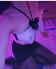 颜值担当黑丝性感骚妹