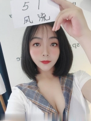 齐肩短发小姐姐