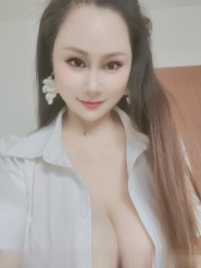大奶小姐姐