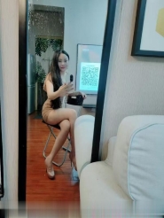 美腿少妇含雪