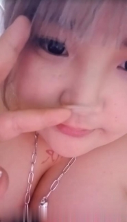 白皙巨乳坦妹