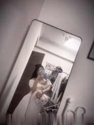 年轻微胖大胸妹