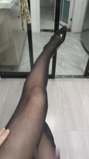 长腿黑丝熟女