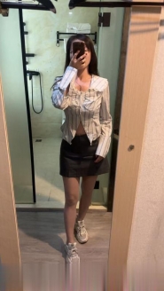 热辣制服妹子