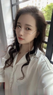 金牛性感眼镜少妇小玉