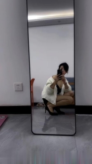 六合美腿木子