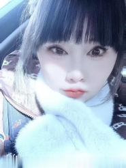 钟楼可爱小美女