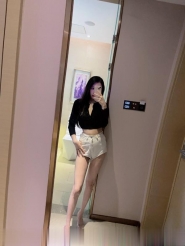 肤白撩人颜值老师