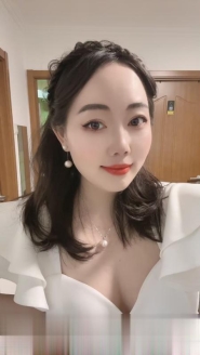 态度极好的妹子
