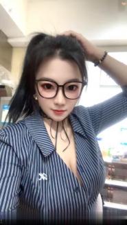 包河童颜巨乳小姐姐