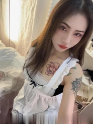 制服纹身妹雅诗
