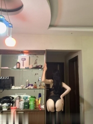 腿模小辣椒