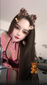 湿吻性感御姐