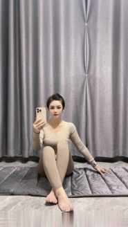 上城瑜伽美足少妇