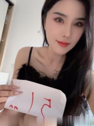 身材好美女月亮