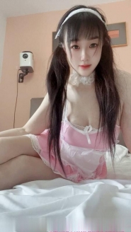 白嫩骚小姐姐