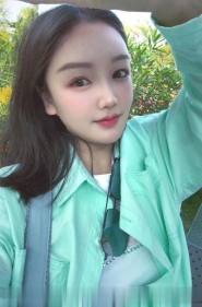 俏皮性感小护士