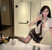 天河腿长肤白小姐姐