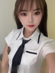 白云嫩妹婷婷