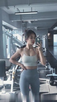普拉提健身小妹